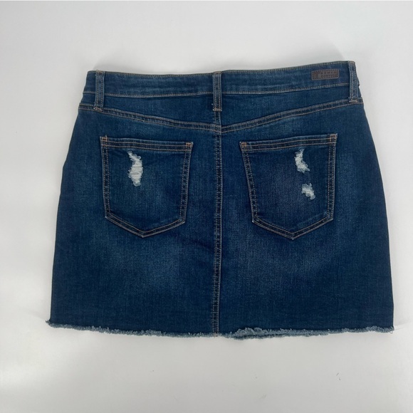 Tinseltown Distressed Rough Hem Jean Mini Skirt Size 11 Women’s - Picture 3 of 5